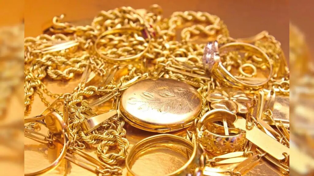 Gold-Silver Rally: Gold rose by ₹ 3 thousand and became costlier by ₹ 18 thousand in a year, know the latest rates