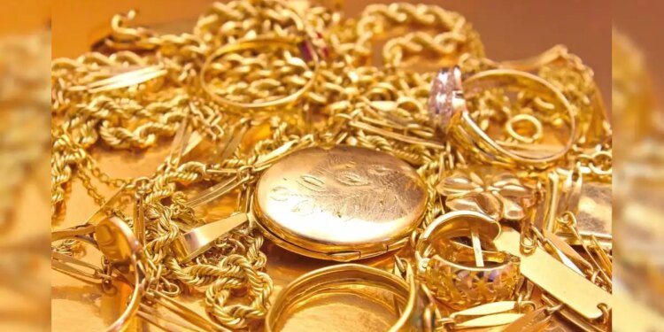 Gold-Silver Rally: Gold rose by ₹ 3 thousand and became costlier by ₹ 18 thousand in a year, know the latest rates