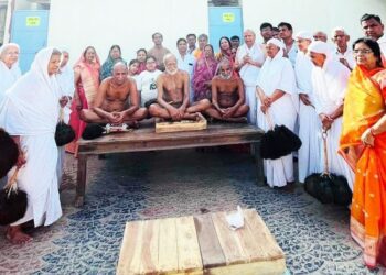 Grand auspicious entry of Balacharya Nipurna Nandi Maharaj in Shantinath Atishay Kshetra Sakhna