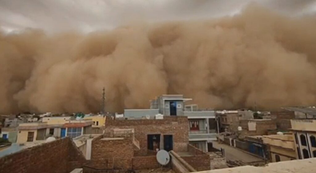 Great orgy of weather: Due to sand storm originating from Pakistan, there is darkness in 4 districts of Rajasthan during the day, 48 died due to storm and rain in UP-Bihar.