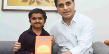 Gujarat Health Minister honored Dr. Ganesh Baraiya, called him an inspiration for the youth.