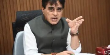 Gujarat Health Minister takes strict action against pharmacist accused of negligence