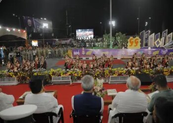 सूरत में परेड, झांकियों और सांस्कृतिक प्रस्तुतियों के साथ