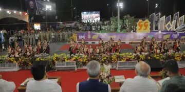 सूरत में परेड, झांकियों और सांस्कृतिक प्रस्तुतियों के साथ