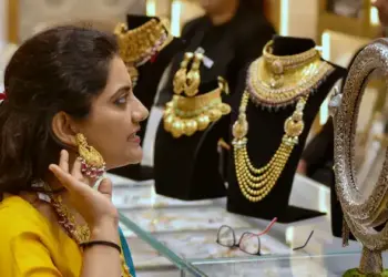 Heavy fall in gold price after Khamenei's big statement, stir among investors, check latest gold price