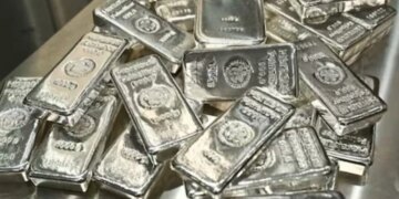 Heavy fall in silver prices: Rs 16,352 fell in a single day, investors stirred