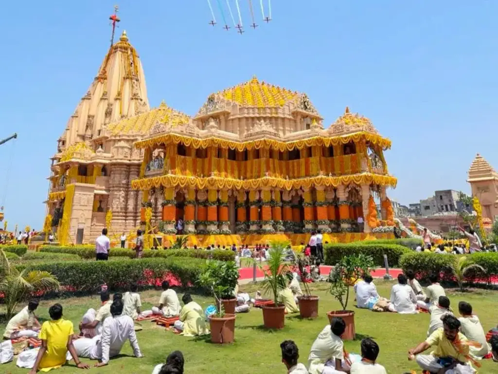 Historic moment in Somnath temple: Grand Kumbhabhishek of 155 feet Shikhar Kalash, Prime Minister Narendra Modi performed the ritual