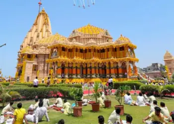 Historic moment in Somnath temple: Grand Kumbhabhishek of 155 feet Shikhar Kalash, Prime Minister Narendra Modi performed the ritual