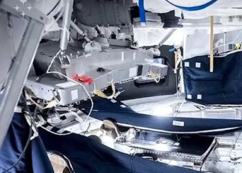 How astronauts complete their sleep in microgravity, they also try a unique method for cleaning