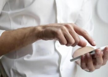 How safe is it to charge your phone during a storm? Know the important precautions