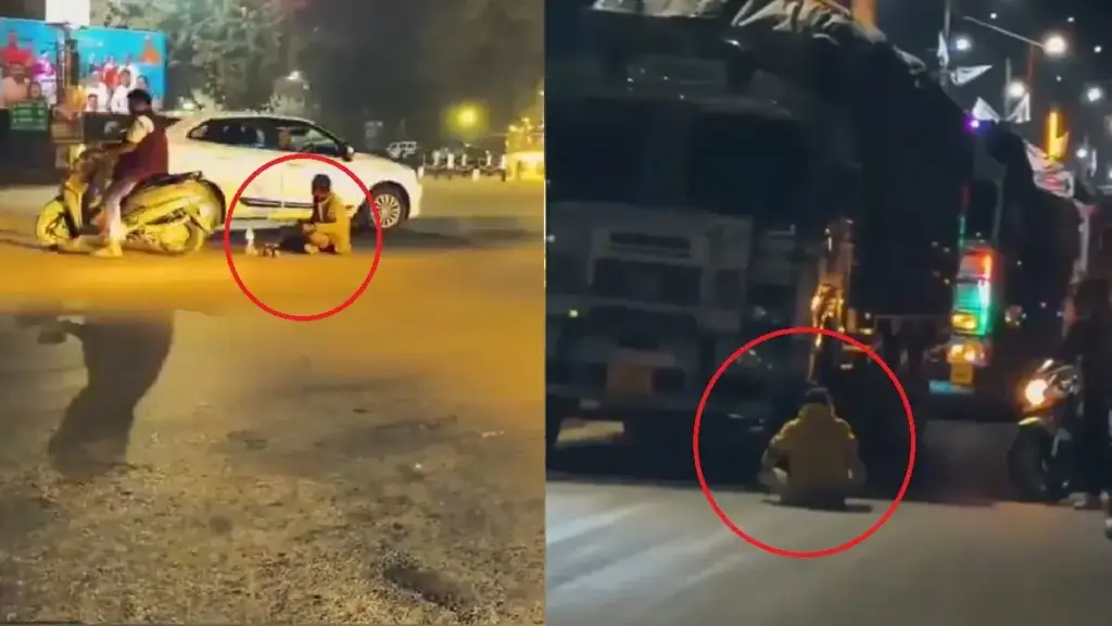 'I want to drink, let me drink', the person spilled the drink while sitting in the middle of the intersection, vehicles kept passing by - VIDEO