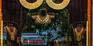 India's organized gold jewelery market may grow by 20-25 percent this year: Report