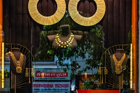 India's organized gold jewelery market may grow by 20-25 percent this year: Report