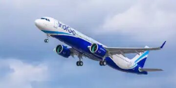 Indigo suffered a loss of Rs 2,537 crore in the fourth quarter, last year it had a profit of Rs 3,067 crore.