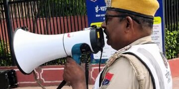 Jaipur Police's environmental initiative: Appeal to switch off engine at red light; Message given of 'save oil, reduce pollution'