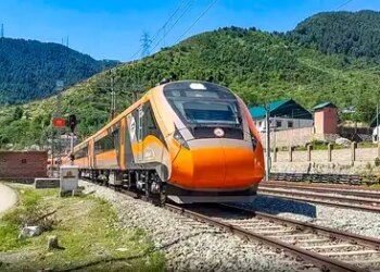 Jammu-Srinagar Vande Bharat Express became the first choice of the people, about 45 thousand passengers traveled in 10 days: Center