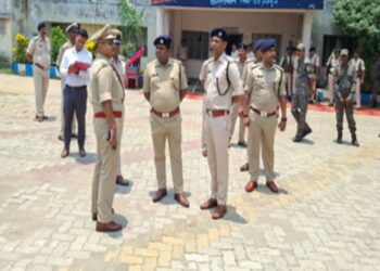Jharkhand Latest News| Hazaribagh Police Raid 77 Criminals Arrested. Newstrack Latest News | Jharkhand News: Big action by Jharkhand Police, 77 accused arrested from Hazaribagh. News Track in Hindi