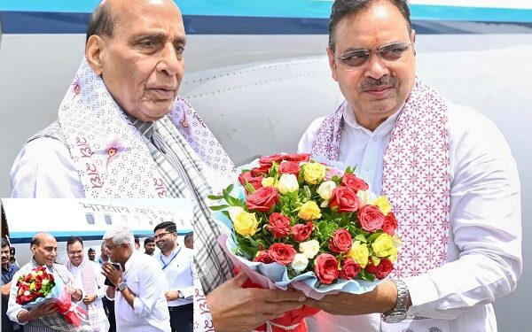 Jodhpur: Union Defense Minister Rajnath Singh arrives in Jodhpur, welcomed by Chief Minister Bhajanlal Sharma.