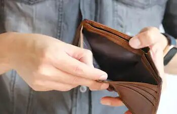 Keep these auspicious things in your purse, financial crisis will go away and financial gain will increase: Know the remedies of Vastu-Astrology