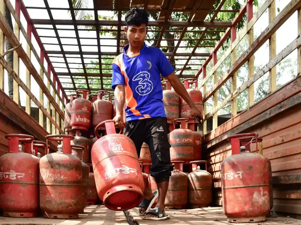 LPG Cylinder Rate Today: Big relief regarding LPG cylinder, know what is the new rate in your city today