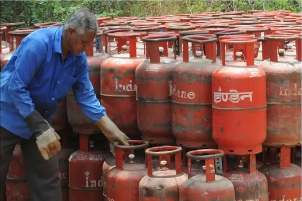 LPG Price Update: Jaipur ₹ 916, Patna ₹ 1002, know how much the price of gas cylinder changed in your city.