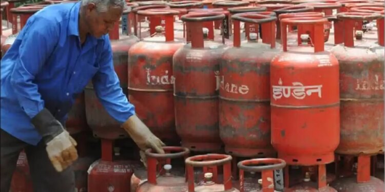 LPG Price Update: Jaipur ₹ 916, Patna ₹ 1002, know how much the price of gas cylinder changed in your city.