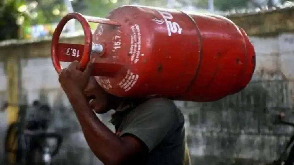 LPG Rate Today: How much has the rate of 14 and 19 kg cylinder changed in your city? Know today's latest LPG price