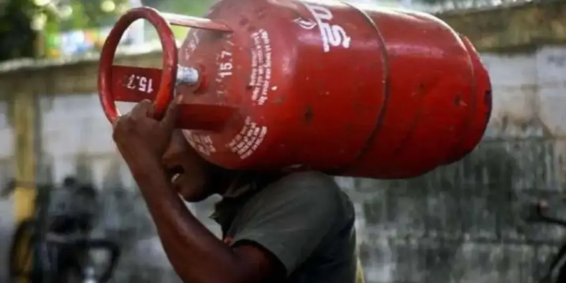 LPG Rate Today: How much has the rate of 14 and 19 kg cylinder changed in your city? Know today's latest LPG price