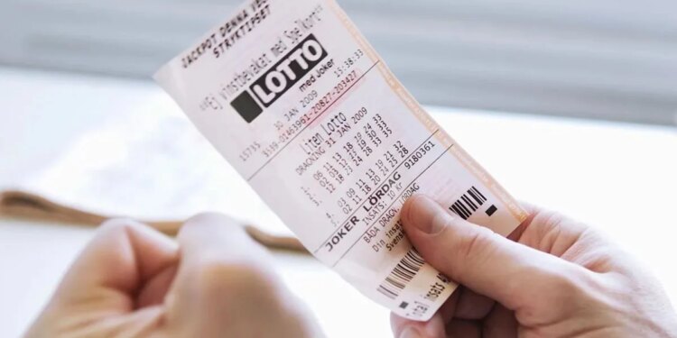 Lottery ticket worth crores found in the pocket of old pants, man becomes millionaire