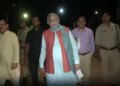 Lucknow: Finance Minister Suresh Khanna reached his residence on foot, said - it is our responsibility to save fuel.