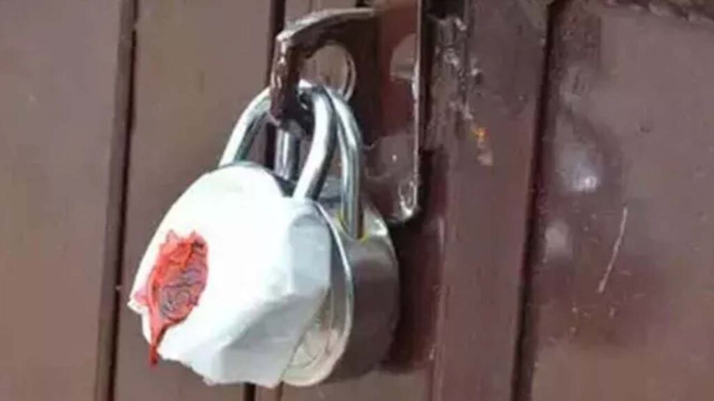 Madhya Pradesh Dewas firecracker factory | Madhya Pradesh Latest Hindi News | Madhya Pradesh Breaking | Madhya Pradesh News: All firecracker factories in Dewas investigated, one sealed for violating rules. News Track in Hindi