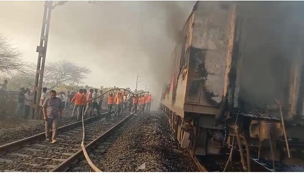 Major accident averted in Kota Railway Division: Fire broke out in the bogie of Trivandrum-Nizamuddin Rajdhani Express, passengers narrowly escaped.