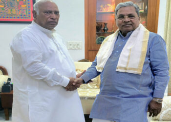 Mallikarjun Kharge praised Siddaramaiah after resigning from the post of Karnataka CM.