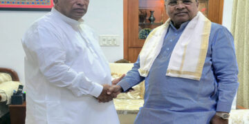 Mallikarjun Kharge praised Siddaramaiah after resigning from the post of Karnataka CM.
