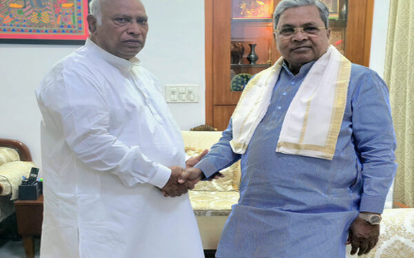 Mallikarjun Kharge praised Siddaramaiah after resigning from the post of Karnataka CM.