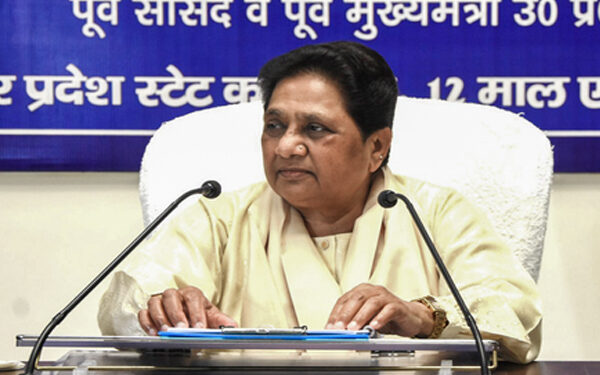 Mayawati said on the clash between two parties in Saharanpur - impartial action is necessary to control the situation.
