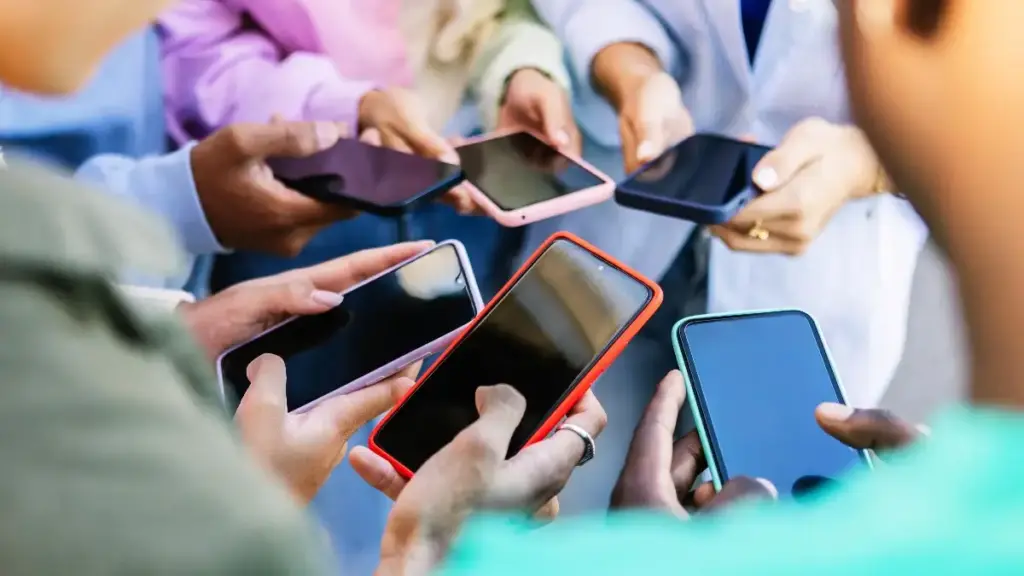 Mobile Price Increase: Buying a budget phone has become difficult, due to these big reasons the prices of smartphones are skyrocketing.