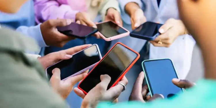 Mobile Price Increase: Buying a budget phone has become difficult, due to these big reasons the prices of smartphones are skyrocketing.