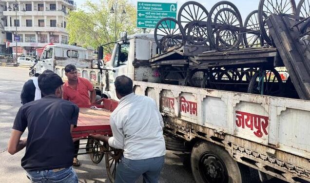 Municipal Corporation Jaipur vigilance branch action, 12 canter goods seized, ₹ 23,500 carrying charge recovered