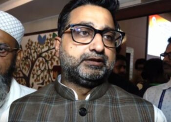 Muslim religious leader supports CM Yogi's statement, says - it is not right to offer namaz in public places