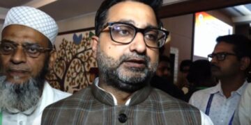 Muslim religious leader supports CM Yogi's statement, says - it is not right to offer namaz in public places