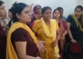 Neemrana: Flat residents took to the streets against Trihan builders, women raised hue and cry over the poor condition of the lift.
