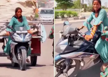 New form of Desi Jugaad: Yamaha R15 turned into a junk carrying vehicle, viral video blows the senses