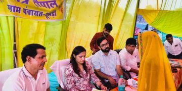 Night Chaupal in Thumdi: District Collector listened to the problems of the villagers, gave instructions to remove encroachment and solve the drinking water crisis.