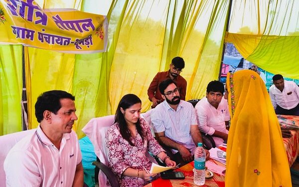 Night Chaupal in Thumdi: District Collector listened to the problems of the villagers, gave instructions to remove encroachment and solve the drinking water crisis.