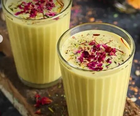 Not only taste, Thandai is the king of coolness and energy, body and mind will remain fresh in summer.