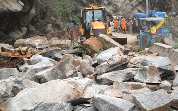 One dead, another injured due to rock fall in Sonprayag on Kedarnath Yatra route