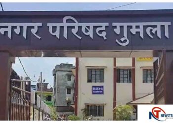 PM Awas Yojana Transforms Lives in Gumla Jharkhand From Mud Houses to Permanent Homes. Jharkhand News: Impact of PM Awas Yojana in Gumla, life changed from tiles to pucca houses. News Track in Hindi