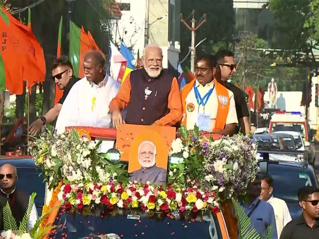 PM Modi's road show in Puducherry, said - 'It is necessary to convert support into votes'