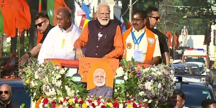 PM Modi's road show in Puducherry, said - 'It is necessary to convert support into votes'